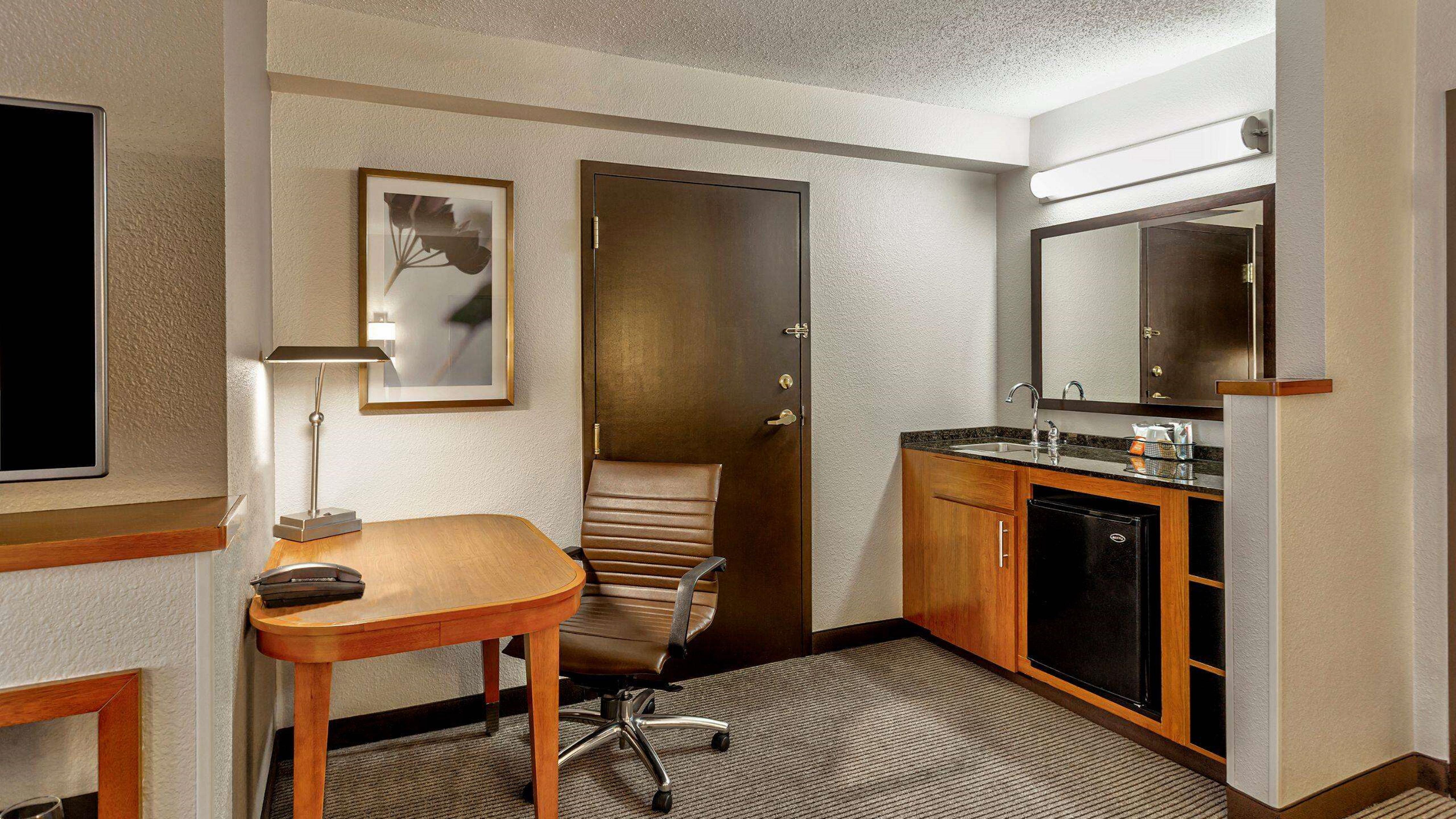 Wyndham Garden Kansas City Airport Exterior photo