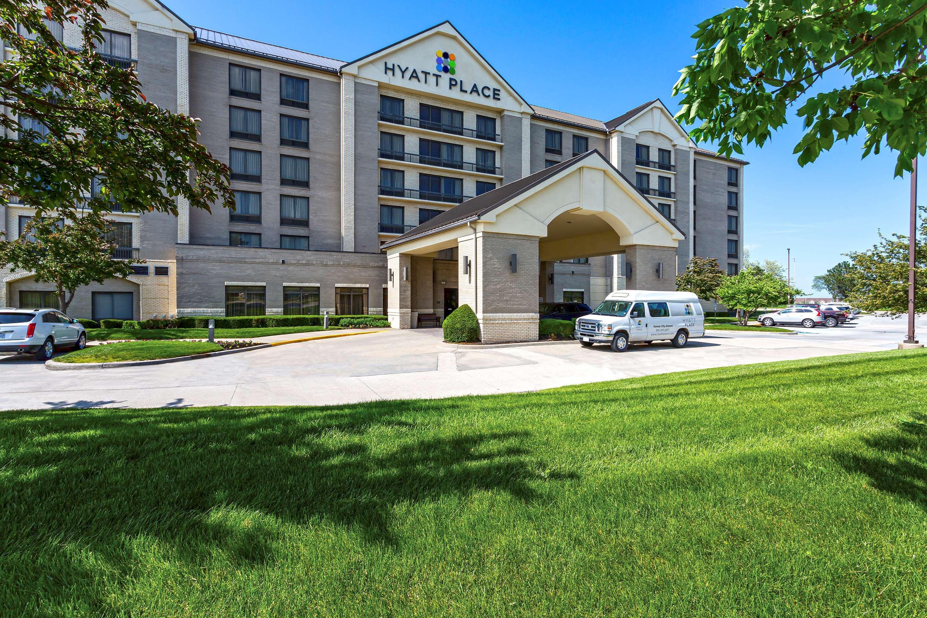 Wyndham Garden Kansas City Airport Exterior photo
