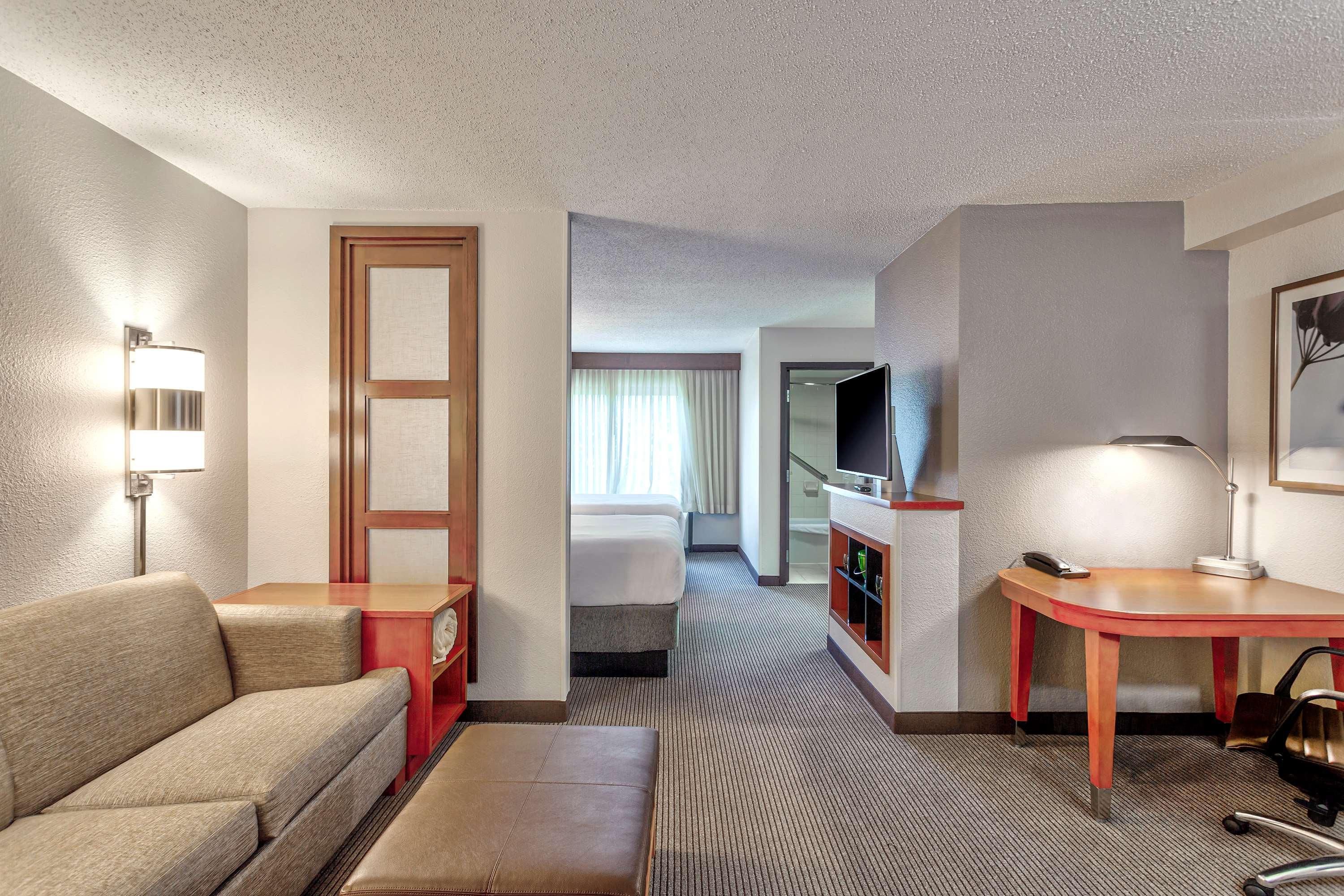 Wyndham Garden Kansas City Airport Exterior photo