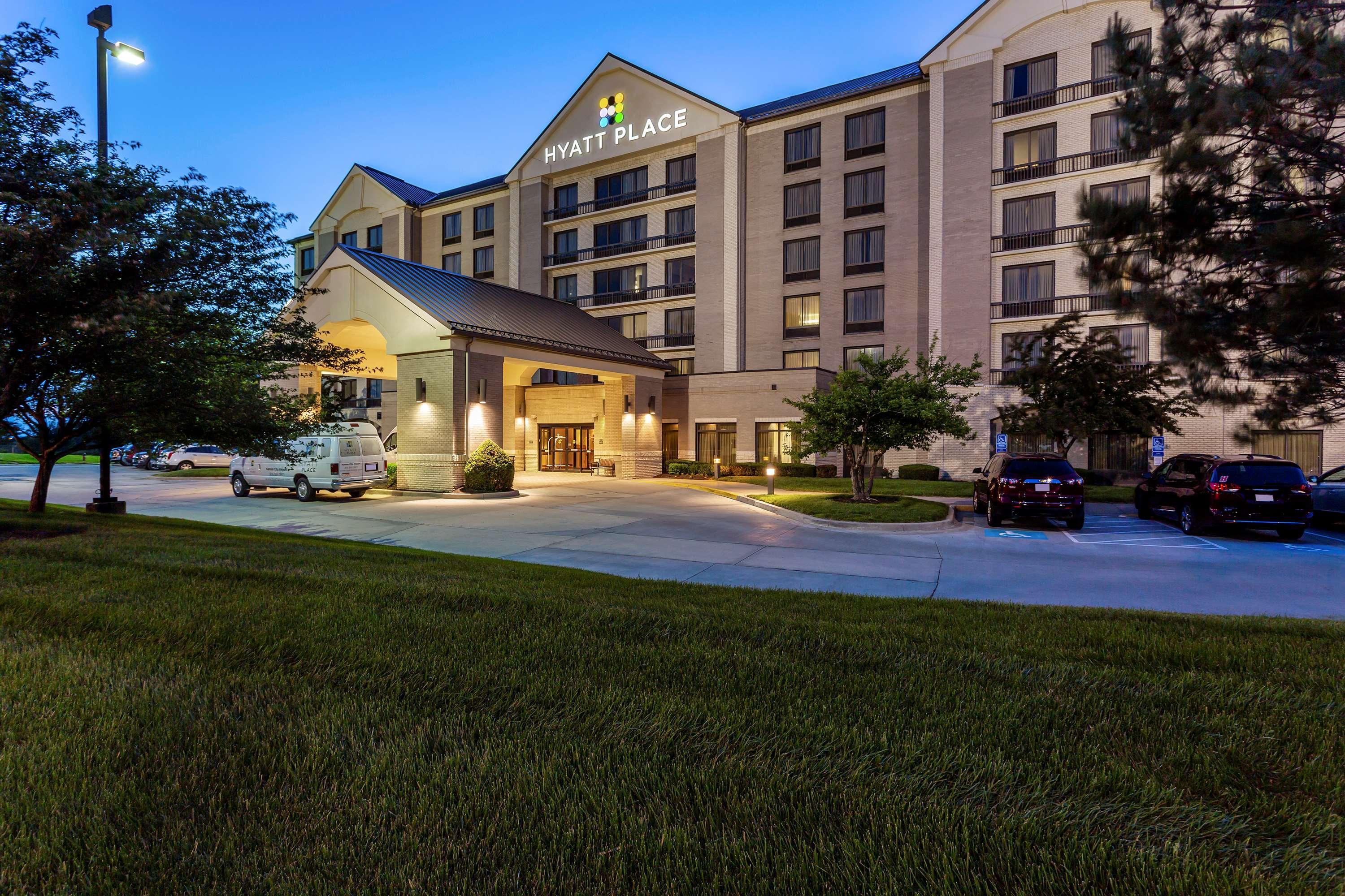 Wyndham Garden Kansas City Airport Exterior photo