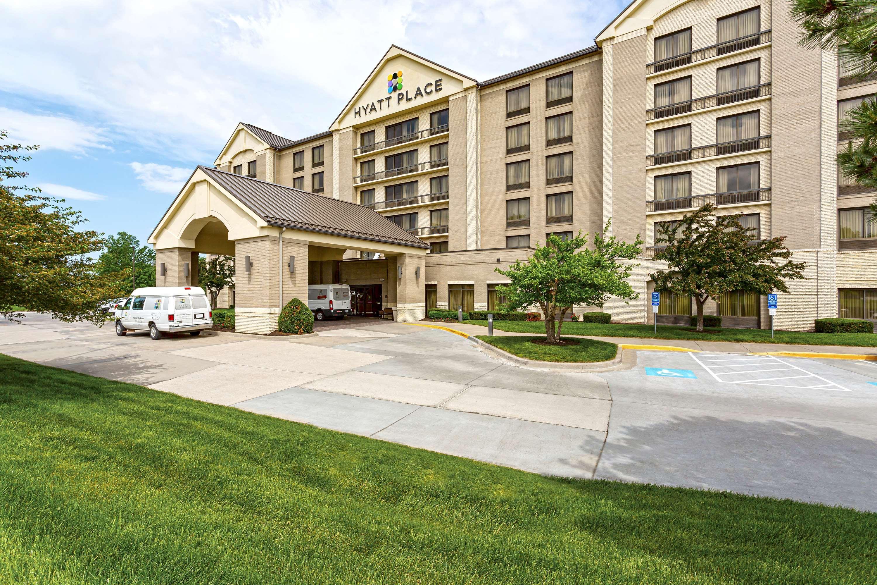 Wyndham Garden Kansas City Airport Exterior photo
