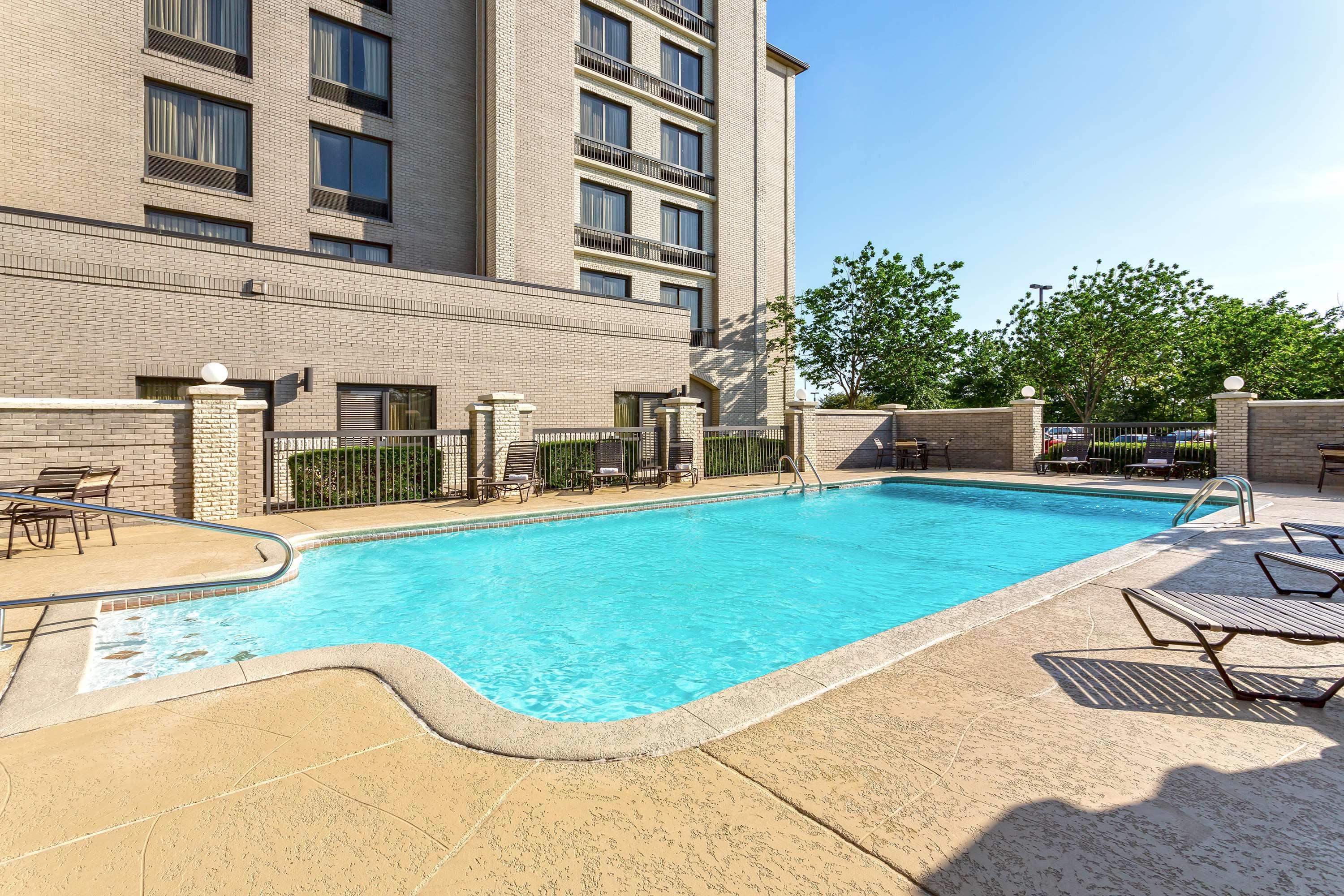 Wyndham Garden Kansas City Airport Exterior photo