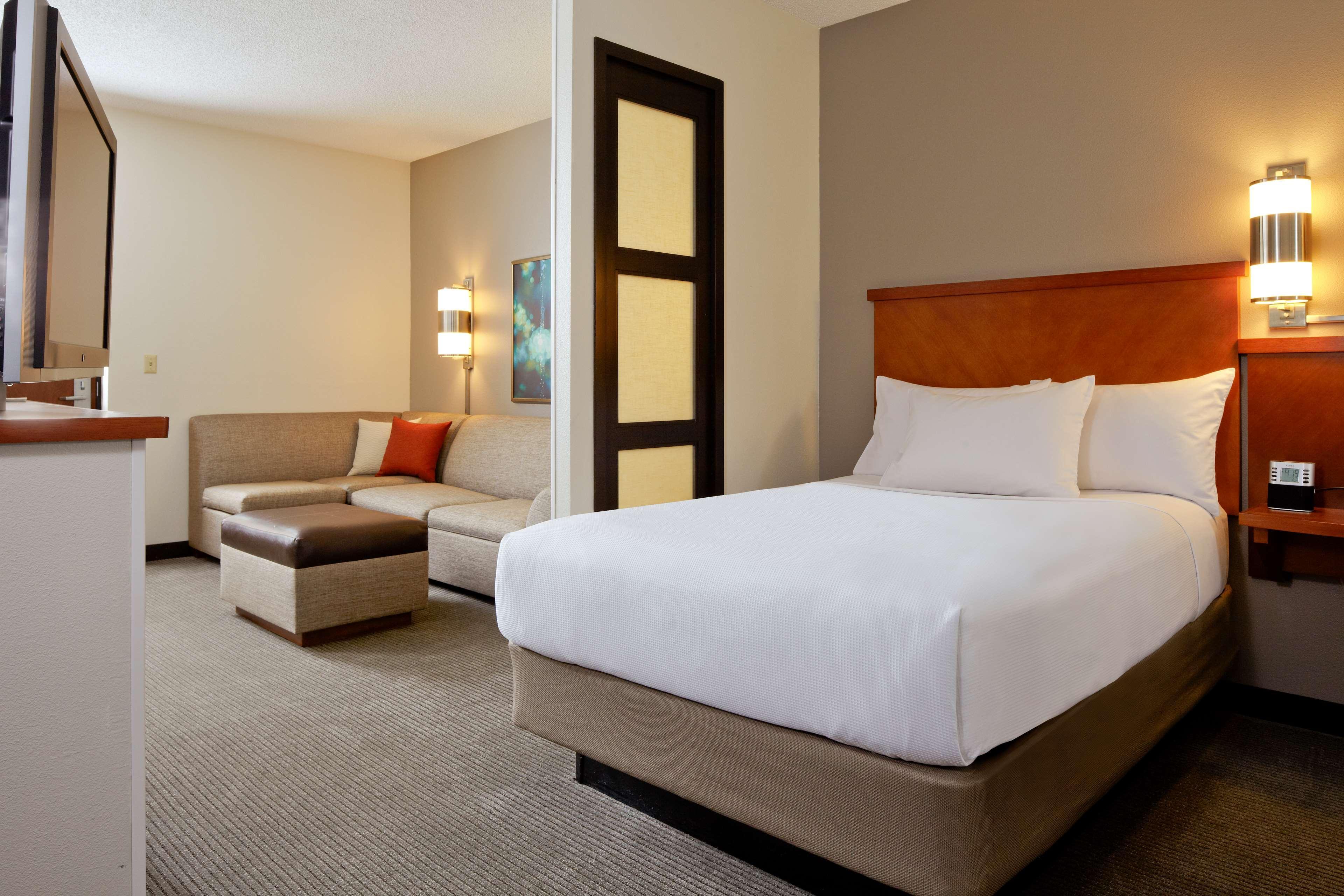 Wyndham Garden Kansas City Airport Exterior photo